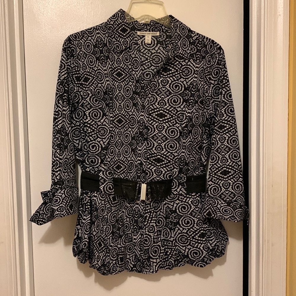 Cute black & white blouse with black belt.